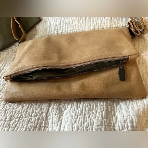 Authentic Brynn Capella Jenne Foldover Crossbody - tan (Gold Dust) MADE IN USA - Picture 3 of 16